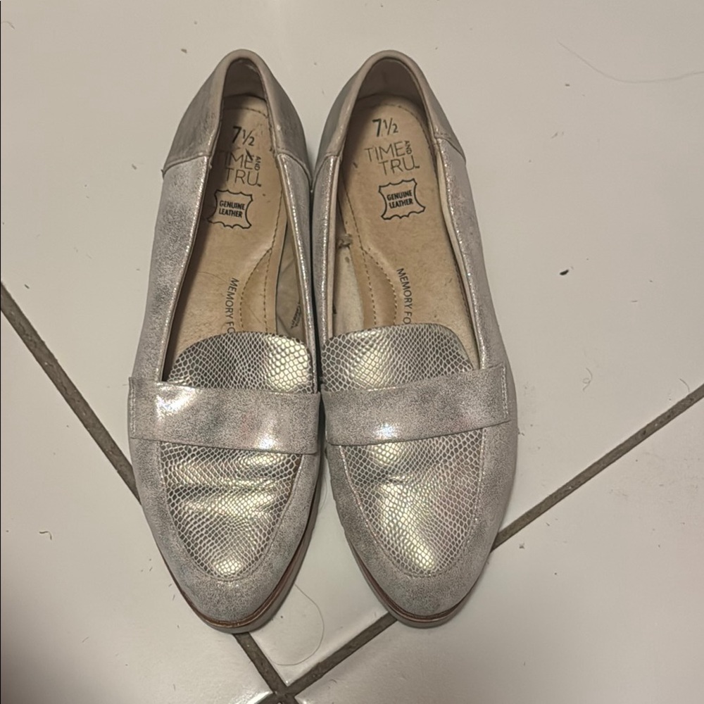 Time and Tru Silver Flats for Everyday Elegance